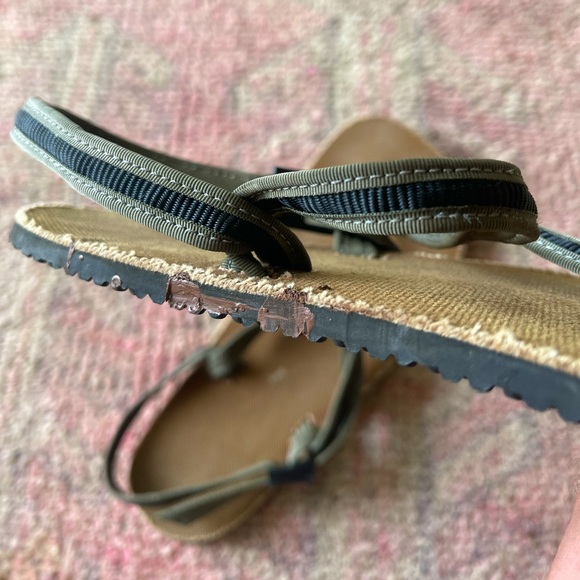 Earth Runners Sandals - Picture 4 of 5
